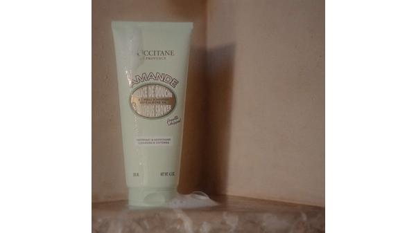 L'Occitane Almond Delicious Shower Cream #9