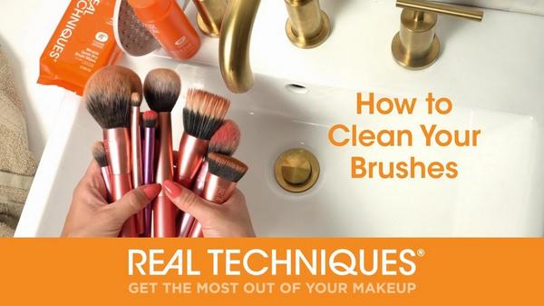 Real Techniques Cherry On Top It's All Blush Makeup Brush #9