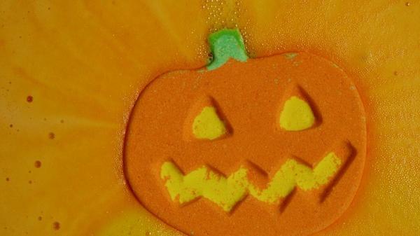 LUSH Trick Or Treat Bath Duo #10