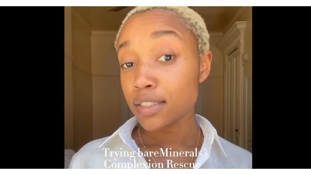 COMPLEXION RESCUE Natural Matte Tinted Moisturizer Mineral SPF 30 - Opal 01