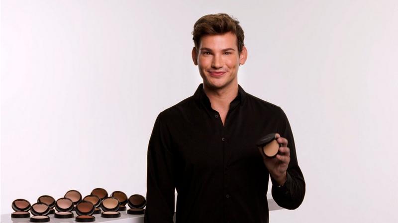 BAREPRO 24HR Skin Perfecting Talc-Free Matte Powder Foundation - Light 25 Warm