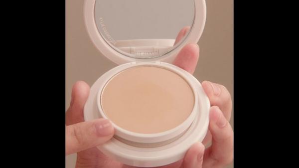 KYLIE COSMETICS Natural Blur Powder Foundation #10