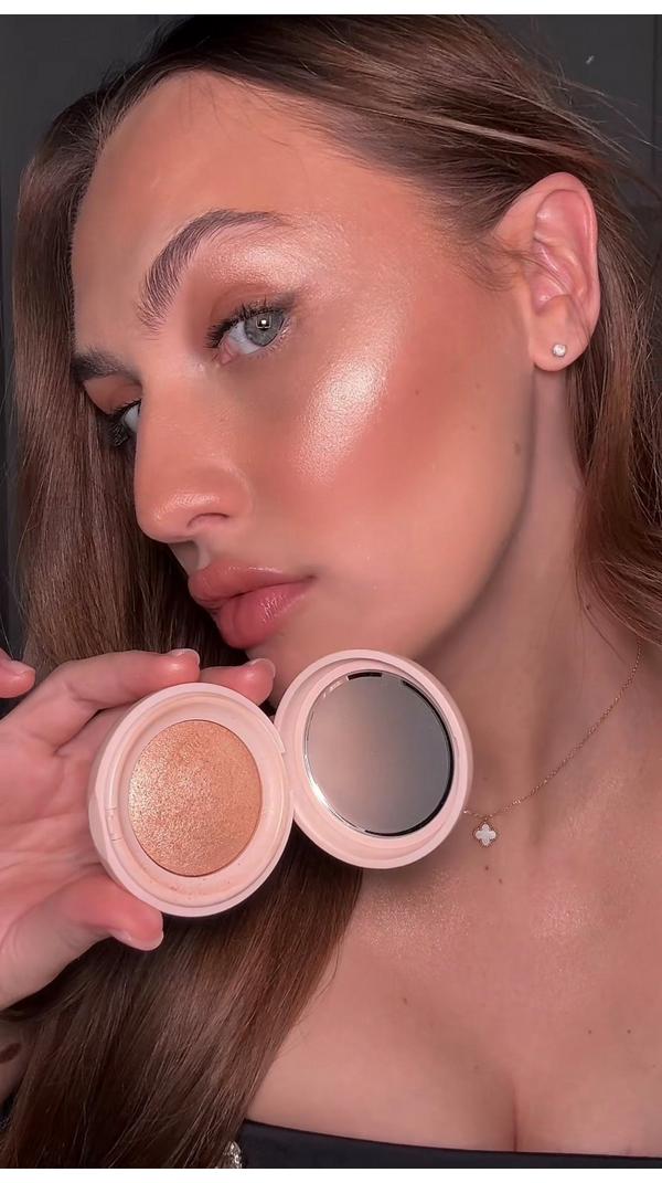 Polite Society Highlight Society Powder Gloss Highlighter #8
