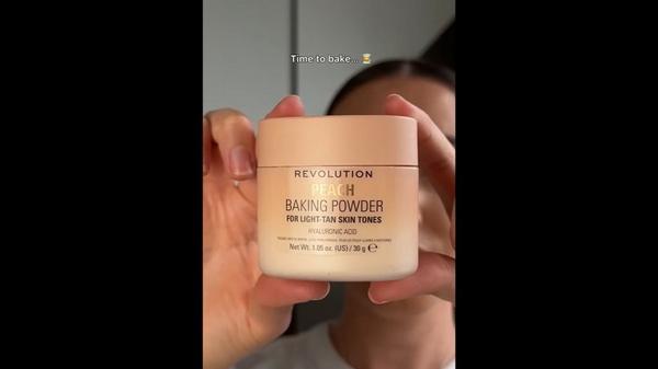 Revolution Beauty Loose Baking Powder #7