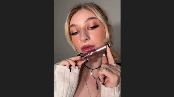 Revolution Beauty Air Blur Matte Liquid Lipstick #8