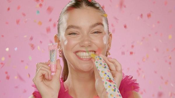 Essence Birthday Bomb Shiny Lipgloss #7