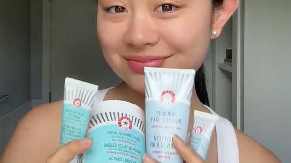 First Aid Beauty Hydrate + Glow Kit #9