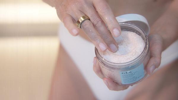 goop G.Tox Himalayan Salt Scalp Scrub Shampoo #9