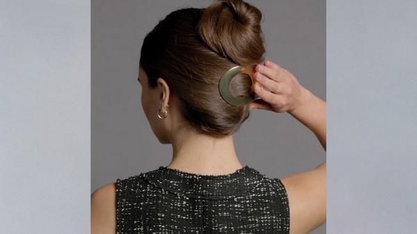 The Hair Edit Gilded Ellipse Flat Lay Claw Clip #6