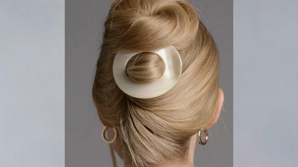 The Hair Edit Quiet Luxury Flat Lay Claw Clip #5