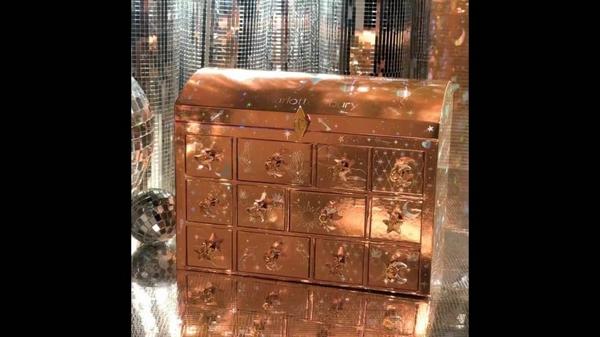 Charlotte Tilbury Charlottes Beauty Teasure Chest #7