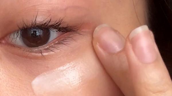 First Aid Beauty Ultra Repair Hydrate + De-Puff Eye Cream #9