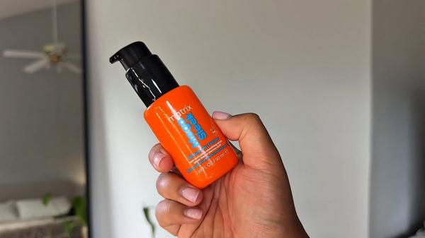 Matrix Mega Sleek 96H Anti-Frizz Topcoat Smoothing Hair Serum #9