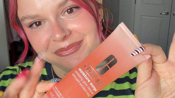 Clinique Moisture Surge Exfoliating Glow Facial Cleanser #10