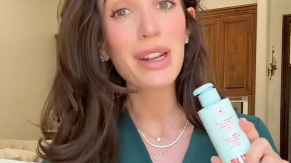 First Aid Beauty Brighten + Glow Exfoliating Gel Cleanser with AHA and Jojoba Pearls #9