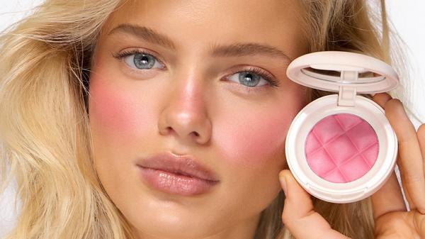 ICONIC LONDON Soft Touch Buildable Blurring Blush #9