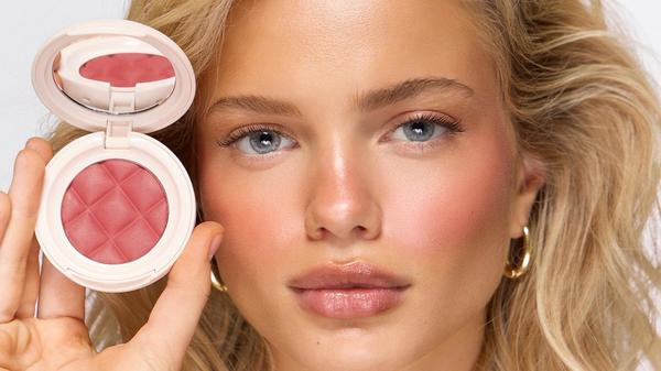 ICONIC LONDON Soft Touch Buildable Blurring Blush #9
